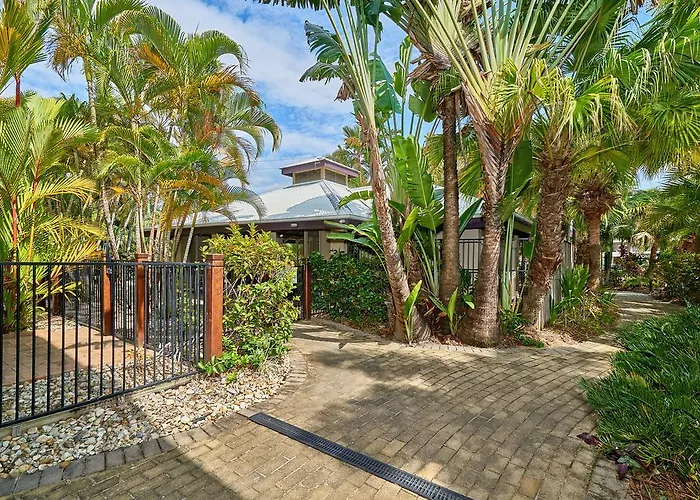 Trinity Beach Club Holiday Apartments